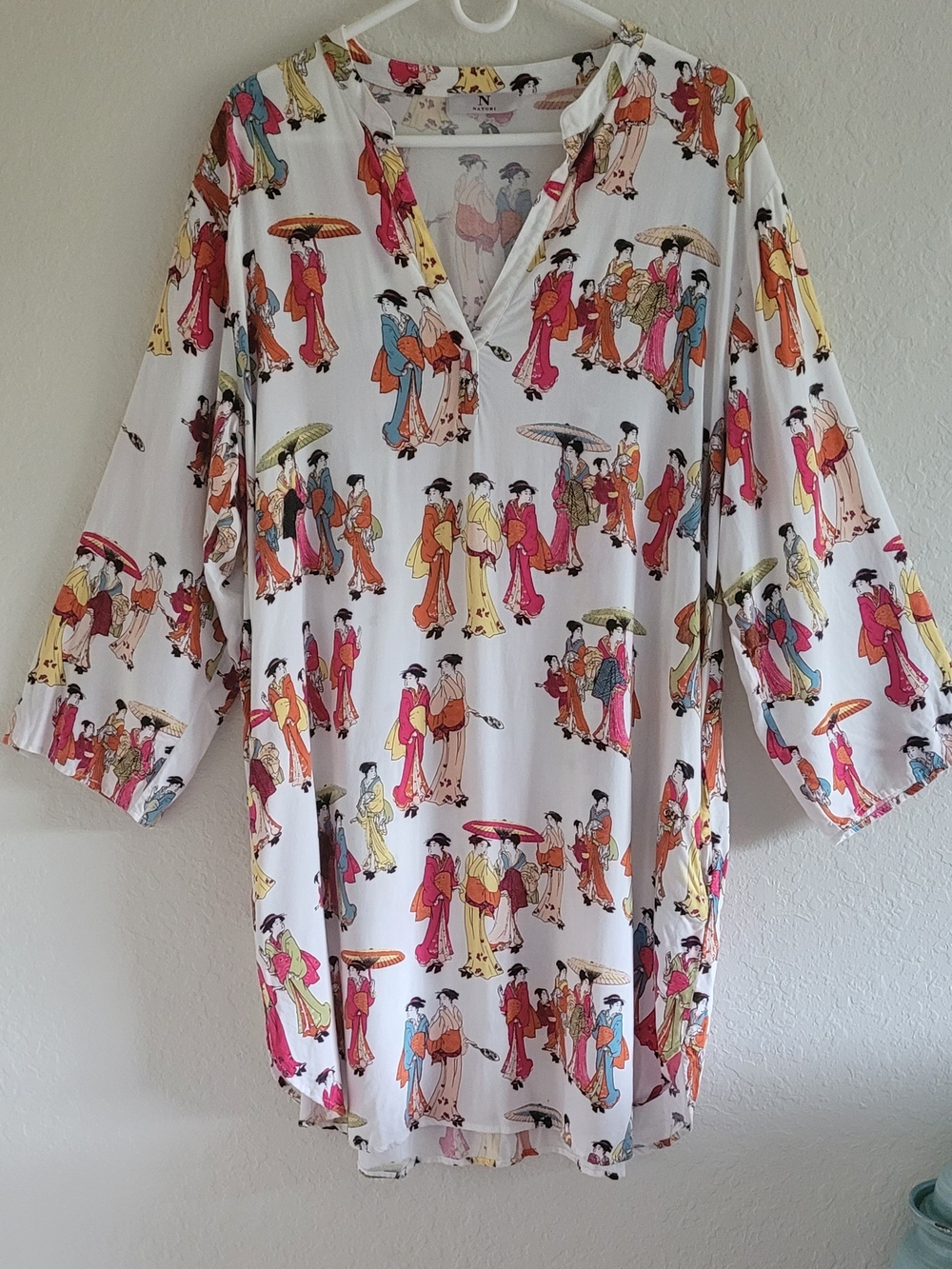 Natori White Long-Sleeve Tunic Dress with Multicolor Geisha Print. Sz. XL.